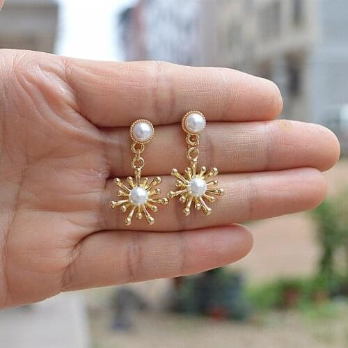 Korean Fashion Pearl Earrings Earring Sweet Temperament Lovely Heart Daisy Geometric Simple Alloy Stud Earrings for Women 2020