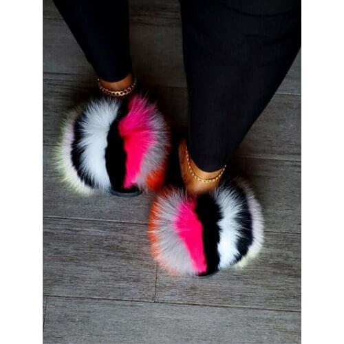 Women Summer Fluffy Fur Slides Flat Non-slip Soles Big Fur Slippers Comfy Rainbow Fur Sandals Indoor Outdoor Shoes Fashion Flips