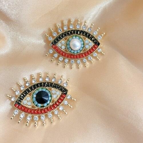 New Rhinestone Devils Eye Brooch Womens Alloy Beauty Lucky Eye Wedding Party Brooch Shirt Jewelry Suit Accessories