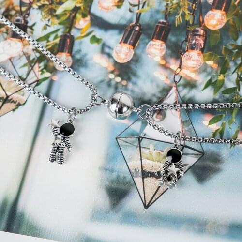 2021 Cool Astronauts Magnet Attraction Pendant Couple Necklace for Women Men Gift Friendship Jewelry Creative Men Necklaces