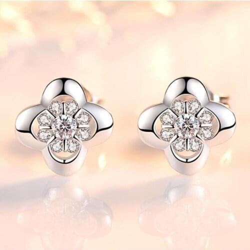 Lucky Leaf Grass Head Earrings Warring Silver Classic Popular Contracted Grass With White Zircon Earrings Ladies Fashion Jewelry