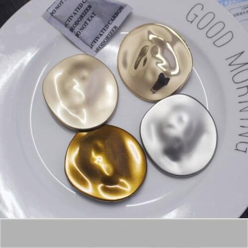 High feeling cold wind metal brooch vintage catwalk modelinglarge nugget round cake broochwomens suit jacket brooch accessories