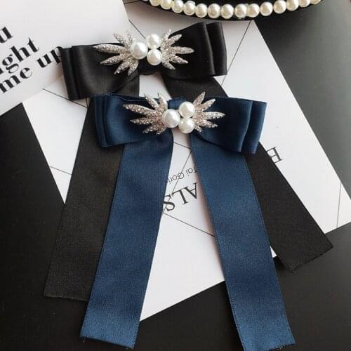 Fashion New Woman Brooches Pins Long Ribbon Bowknot Shiny Rhinestones Pearl Trendy Shirt Dress Accessories Fashion Jewelry