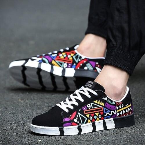 Graffiti Canvas Mens Shoes Outdoor New Men Sneakers Casual Shoes Printing Fashion Flat Vulcanized Shoes Man zapatillas hombre