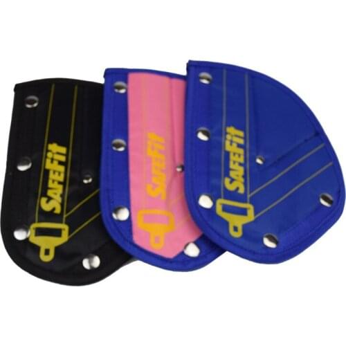 Car child safety belt triangle retainer Child safety belt adjuster Fixed disk