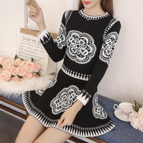 2019 New Women Retro Sweater And Skirts Suits Spring Autumn Vintage Printed Woman Knitting Sweaters Tops + Skirt Two Piece Set