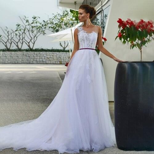 Vintage Beach Bridal Dress 2021 Top Lace Appliques Princess Simple A Line O Neck Button Beading Crystal Floor Length