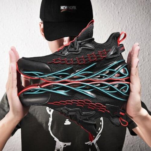 Mens shoes 2021 summer new casual sports shoes mens spring mesh flying shoes breathable lightweight casual running shoes