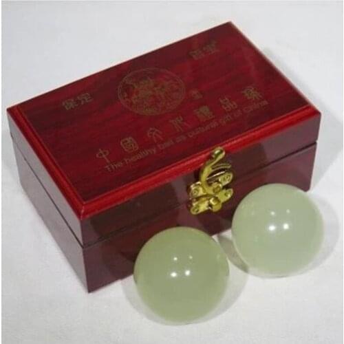 Afghanistans high natural jade massage ball ball the elderly health care ball old man try their hand to turn the ball movement