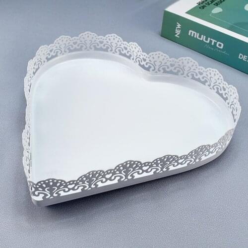 Metal Cake Stand Wedding White Heart Shaped Dessert Display Stand Birthday Party Decoration Macaron Stand Food Cake Tray 23*23cm