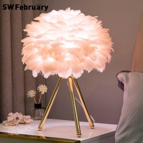 Feather Table Lamp Nordic INS Girl Living Room Bedroom Bedside Lamps American Light Simple Warm Romantic Night Lights