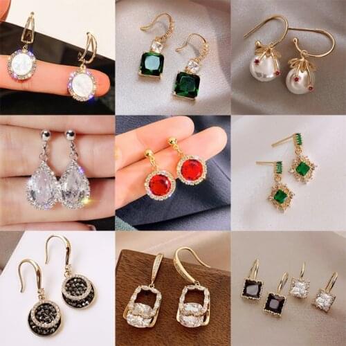 2020 New Fashion Korean Ear Nails Elegant Temperament Fashion Court Pearl Rhinestone Stud Earrings for Women Female Jewelry