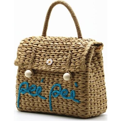 2021 New Portable Wooden Bead Rope Buckle Straw Woven Bag Letter Creative Clamshell Rattan Grass Handbag Classic Catwalk Pee