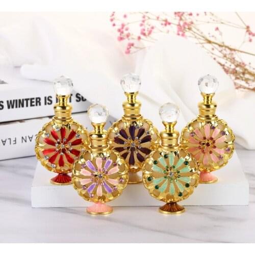 50 Pcs Factory Price 10ml Vintage Perfume Bottle Essential Oils Empty Alloy Craft Decoration Gift Cosmetic Container DIY Pigment