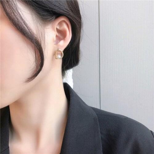 New Trendy Simple Cold Wind Small Earrings S925 Silver Needle Pearl Earrings Women
