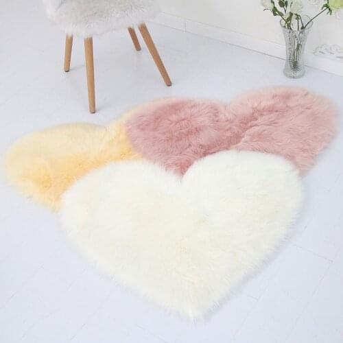 Rug carpets for living room Bedroom carpet Plush carpet Heart shaped carpet Warm cushion Plush household carpet