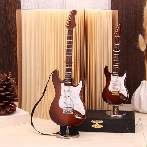 Home Static Mini Ornaments 1/6 Soldier Action Figure Scene Wooden Mini Electric Guitar Model In Stock
