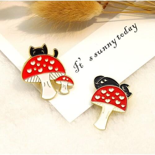 A Naughty Cat Hides Behind The Mushroom Creative Exquisite Dripping Oil Brooch Cartoon Cute Cat Fashion Personality Enamel Badge