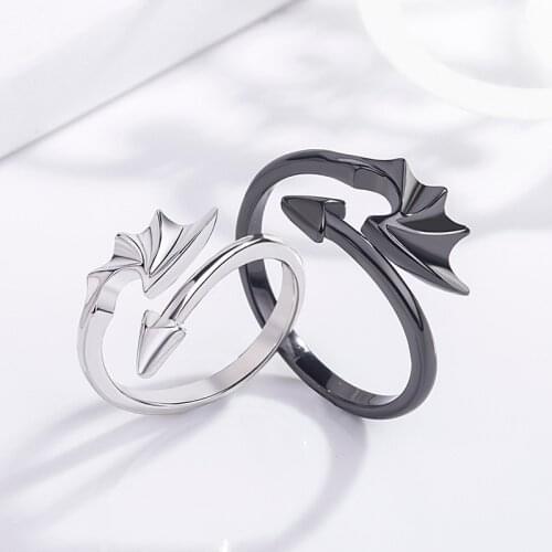 Black White Couple Rings for Lovers Fashion Punk Paired finger Ring Gothic Evil Vampire Opeing Finger Ring for Friend Jewelry