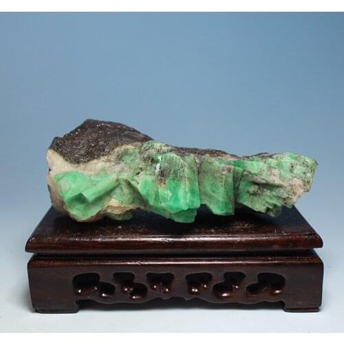 Ultra-fine mineral crystals emerald green natural rough stones mark LuoShi collectibles ore samples without optimization