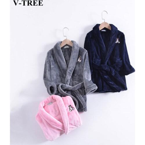 2020 New Childrens Bathrobe Flannel Girls Pajamas Winter Thickened Boys Hooded Towel Kids Robes Teeanger Poncho Towels