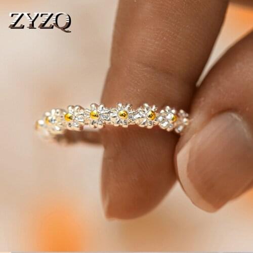 ZYZQ Sweet Little Daisy Ring For Women Small Fresh Temperament Two-color Flower Opening Ring Birthday Gift Jewelry