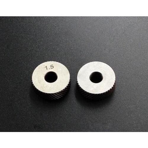 2PCS 0.6mm/0.8mm/1.0mm/1.2mm/1.5mm/1.6mm/1.8mm/2.0mm Pitch Tool Diagonal Coarse Knurl Wheel Knurling Roller 26x8x8mm