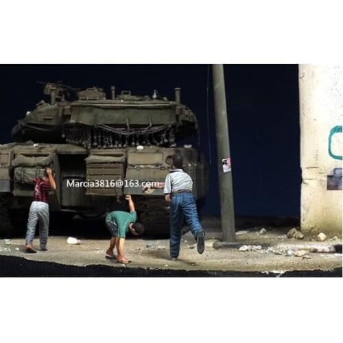 1/35 scale WW2 civilians 3 people throwing stones WWII Resin Model Kit figure Free Shipping