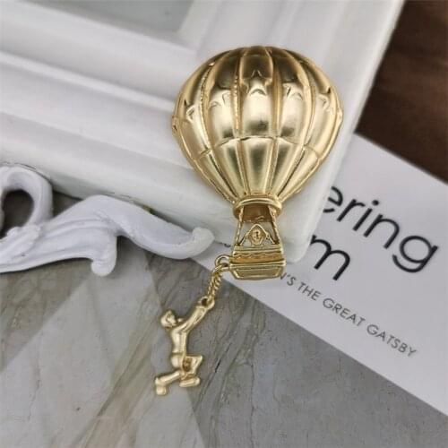 World European and American retro dress Brooch proposal hot air balloon Brooch accessories alloy matte gold pin
