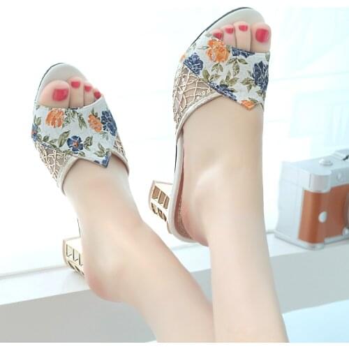 New Sandals Women Summer Ethnic Floral Cloth Mesh Open-toed Sandals Women Summer Thick Heel Outer Wear