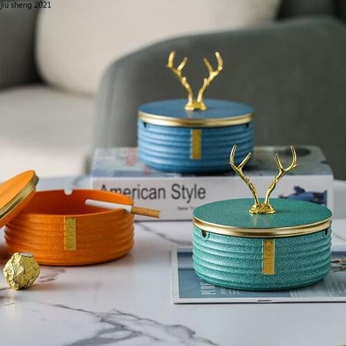 European Style Resin Antler Ashtray Luxury Home Office Car Ashtray with Cover Anti Fly Ash Home Decoration for Boyfriend Gifts
