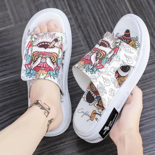 New Summer Mens Slippers Fashion Outdoor Slides Indoor Non-slip Slippers Beach Shoes Personalized Men Slippers