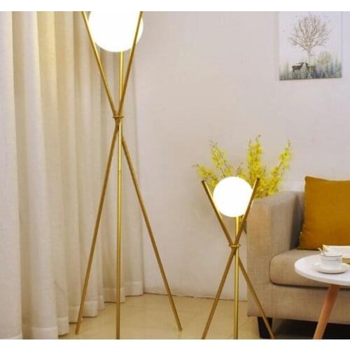 Modern Glass Ball Gold Floor Lamp Tripod Standing Lamps Metal Stand Lights for Living Room Bedroom Light Fixtures Decoration M