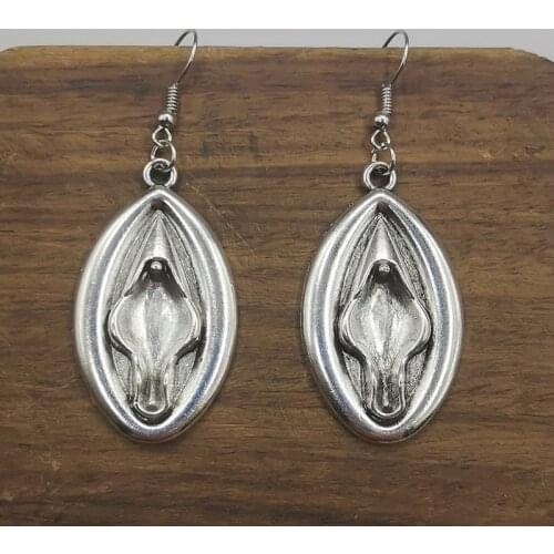 1 pair Metal Carving To Attract Gifts for Hanging Female Genitals Earring Pendant Female Genital Gift Jewelry
