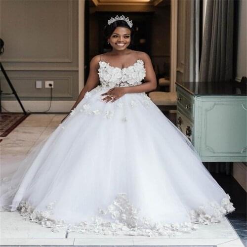 Boho A-Line Wedding Dress Hand Made Flower Bridal Gowns Appliqued Lace Sweep Train Jewel Sheer Neck Custom Made Beach Dress