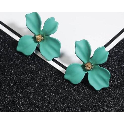 New Bohemian Stud Earrings For Women Holllow Leaf Design Ear Jewelry Yellow Green Color tropical Earrings