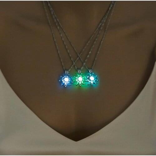 In The Dark shine Luminous Pendant Necklace 3 color sunflower pattern Luminous Pendant Necklace Jewelry women Halloween Gifts