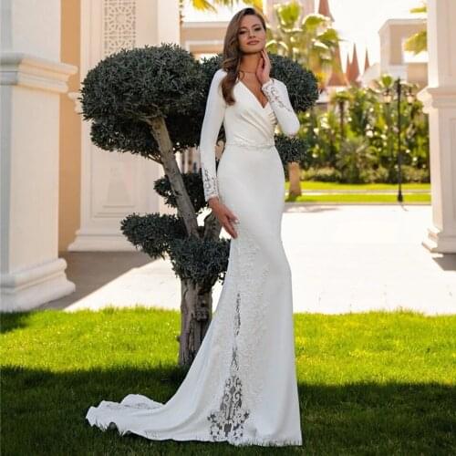 Elegant Mermaid Wedding Dresses V-Neck Long Sleeves Lace Appliques Satin Vintage Bridal Gowns Sweep Train Country Style Dress