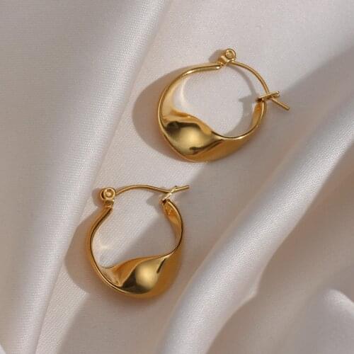 2021 Tarnish Free Titanium Steel Delicate Small Wave Hoop Earrings For Women Ladies Mini Twisted 18K Gold Plated Earring