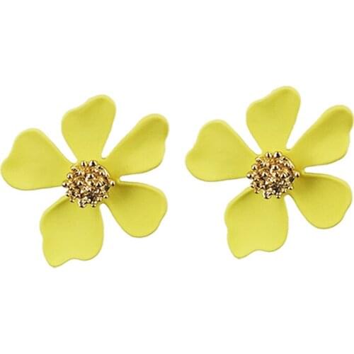 Womans Korean Style Daisy Petals Flower Earrings Female Cool Ear Studs Popular Jewelry Accessories
