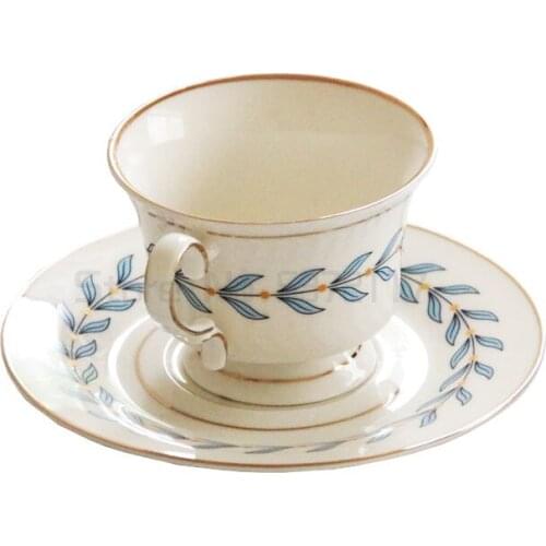 Cute Porcelain Coffee Cup Set with Handle Saucer Gold Tea Cups Vintage Textured Ceramic Tasse Porcelaine Home Container LL50CC