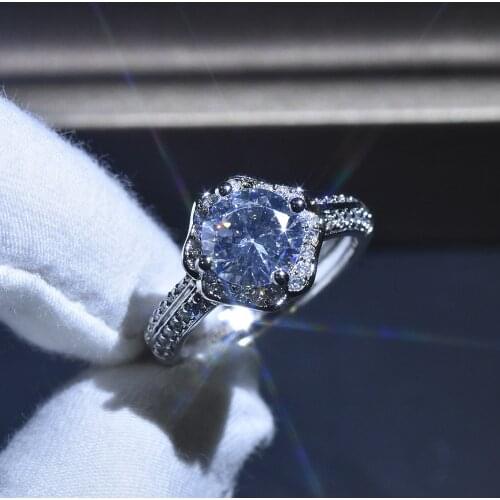 New 925 Sterling Silver Ring Micro-Inlaid 2 Carat Plum Blossom Simulation Moissanite Ring Woman Charm Jewelry Engagement Gift