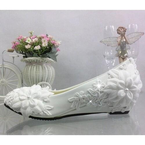 White Lace Flower Wedding Shoes Pearl Beaded Slip-on Shallow Round Toe Chunkey Wedge Heels Women Pumps Party Banquet Reception