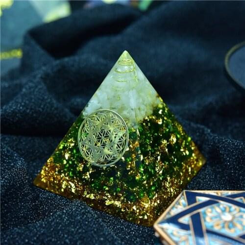 AURA REIKI Orgonite Chamuel Anahata Chakra Natural Crystal Eliminates Negative Energy Transparent Resin Pyramid Jewelry C0154