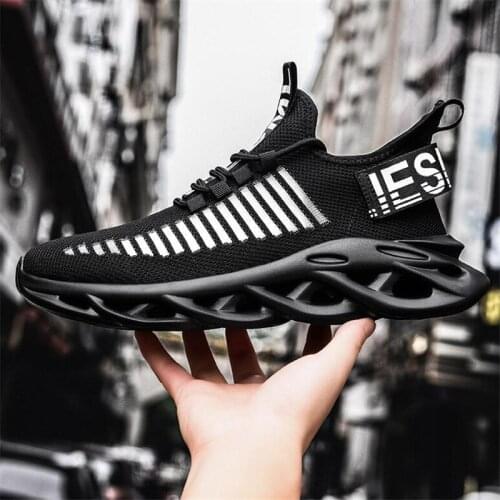 2021 hot Men casual shoes fashion Mesh Breathable Running Shoes Light Soft Cushioning Shoes Fly Weave Walking Athletic Footwear