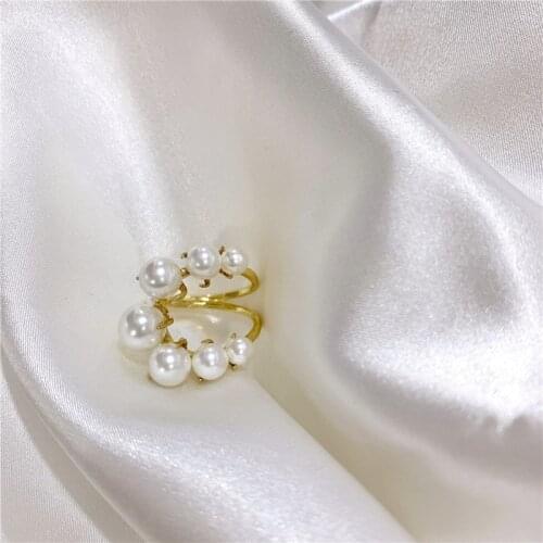 SRCOI Vintage Metal Inlaid Pearl Crescent Ring Fashion Hollow Moon Pearl Bead Flower Wedding Ring Womens Party Accessories