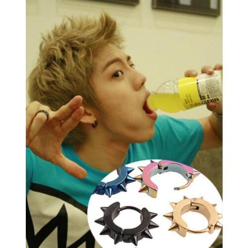 New Fashion Jewelry New Pointed Cone Rivet Earrings Simple Stainless Steel Pierced Earrings Female Statement Earrings