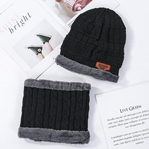 In Winter 2020, A Two-piece Mens Knitted Cap with Fleece and Thickened Warm Twist Neck Is Added