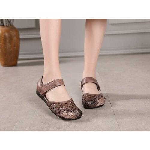 Leather hollow knitted sandals with low heel and soft soleRetro round-headed summer womens single shoes