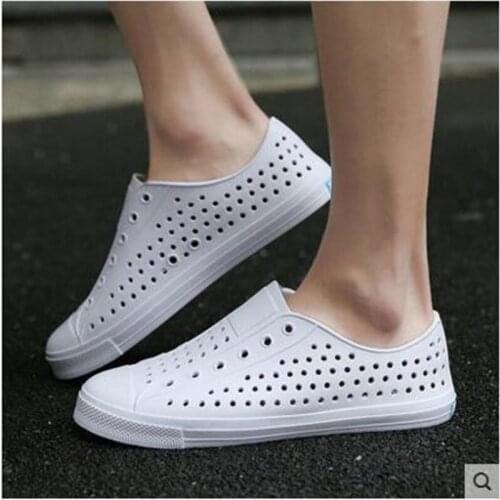 Mens Casual Sandals Sneakers Summer Mesh Breathable Comfortable Women Shoes Loafers Footwears Couples Walking Beach hole shoe
